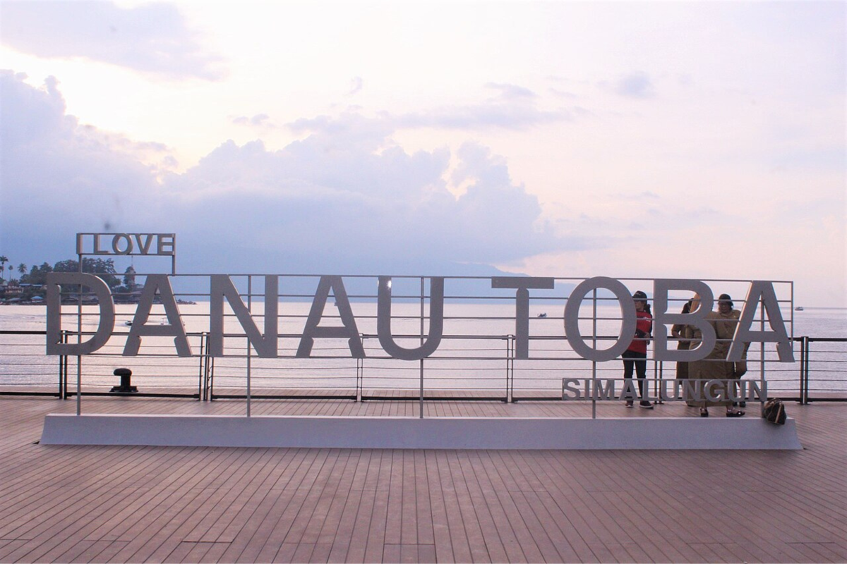 i love danau toba sign