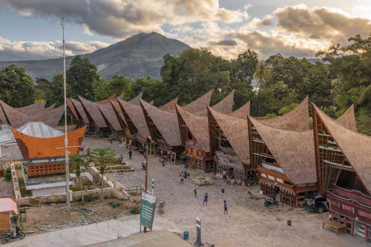 tomok village